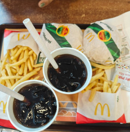 HICH:Who loves MCDONALD'S ?