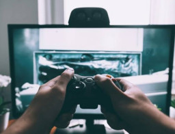 HICH:How often do you play video games? 🎮