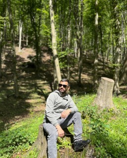 HICH:Looking alone🙏