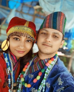 HICH:Me and my husband rate this pic