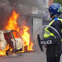 HICH:As riots have erupted in several cities across England following the murder of three children, what is the best way to contain and diffuse the unrest?