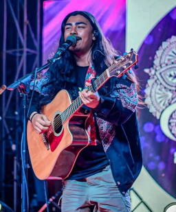 HICH:What are the reson behind popularity of kuma sagar? #artist#singer
