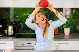 HICH:What toxic morning habit do you have that keep you brook?