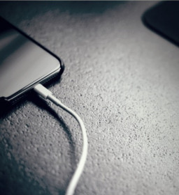 HICH:What do you do if your phone battery is low while you're traveling? #travelling