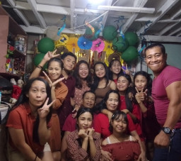 HICH:My lovely fam during new year 😊😊