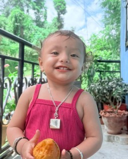 HICH:She loves mango 😘
#followme