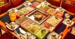 HICH:Top Chinese Foods
Chinese cuisine is diverse, with staple foods varying by region. ere are some of the most popular foods in daily Chinese meals: