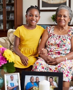 HICH:Grandparents' love, a treasure trove of wisdom and warmth ❤️👴 #RateUs🙏
#CuteLittle   #Hichers
