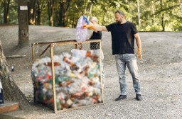 HICH:How do community recycling stations help improve environmental sustainability?