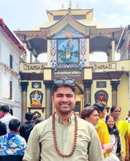 HICH:From PASHUPATINATH TEMPLE Premises . 
Do follow and comment guys .