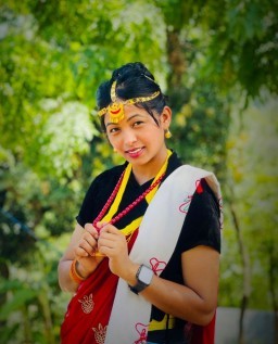 HICH:मेरो नजरको तिर लाग्यो रे...एउटा मान्छेलाई घाइते पार्यो रे...☺️ Cultural Dress🥻🤭❤️