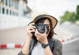 HICH:Which legendary photographer’s work best exemplifies the power of photography to capture history, emotion, and culture across generations?