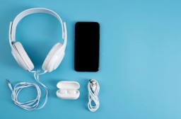 HICH:What are some commonly used gadgets and their purposes in everyday life?