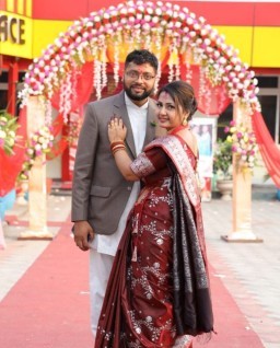 HICH:Rate our couple's photography 🙏 Couple in traditional attire ❤️