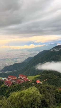 HICH:Serene Beauty of Nepal!🇳🇵
Offers a peaceful escape with snow peaks, green valley & calm rivers—a true haven of natural beauty!🌺