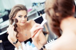 HICH:What hidden layers of self-confidence are unlocked when makeup becomes a tool of self-expression?