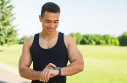 HICH:What are the benefits of using smart fitness wearables?