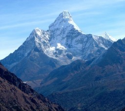 HICH:The world's tallest mountain, Mount Everest, is in Nepal. What are 5 reasons why it is famous?