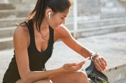 HICH:How do smart fitness wearables support a healthy lifestyle?