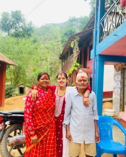 HICH:हजुरको त्यो अँगालोको जरुरत छ जहाँ म कसैको 
अघि पोख्न नसकेको शब्दहरु पोख्न सकु, आमा...🥺💔