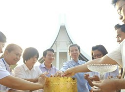 HICH:Have you ever participated in a similar activity (e.g. applying gold leaf or making merit)?