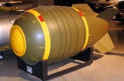 HICH:Why is the nuclear bomb kept by so many countries?
#Neuclearbomb