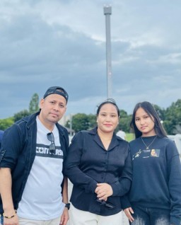 HICH:Family is where life begins and love never ends.❤️