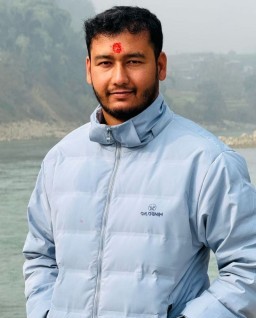 HICH:Embracing the calm of nature with warmth in my heart and clarity in my soul - finding peace by the riverside.