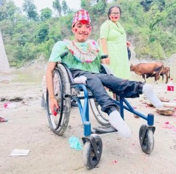 HICH:Strength is not in the legs, but in the spirit. 💪✨
Celebrating life, love, and culture with a heart full of pride and a smile that inspires. 🇳🇵❤️