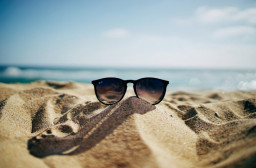 HICH:What is the main reason for you to wear sunglasses?