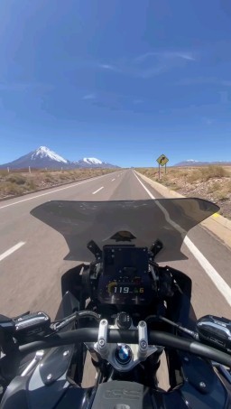 HICH:Do you like to travel on motorcycles or cars?