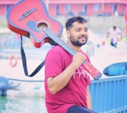HICH:Rate my image of carrying guitar.