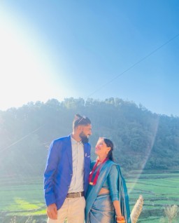 HICH:तिमी मेरो यस्तो साथी बनिदिनु जिन्दगी देखि 
थाकेको बेला तिम्रो अंगालोमा दुःख बिसाउन पाउ।🫂❤️‍🩹