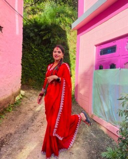 HICH:अपुरो निन्द्रा,आश लाग्दो बिहानी,दिक्क लाग्दो दिनहरु,
अन्जान भविष्य,थाकेको शरिर अनि सिरानी मुनि सजिएका 
हजारौं सपना र रहरहरु संग बिट्दै छ जिन्दगी ।😢
