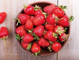 HICH:Why are strawberries good for you ?
Click the best reason.