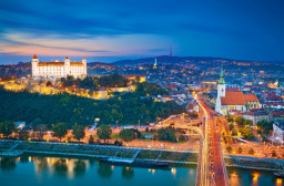 HICH:How many country's are attach of slovakia border?