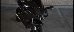 HICH:Does the Kawasaki Ninja H2 have a unique design feature that sets it apart from other Kawasaki Ninja models?🏍️🏍️🏍️🏍️