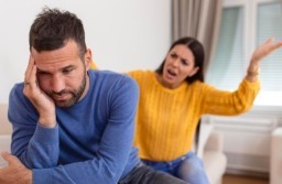 HICH:Should you block your ex after a breakup?