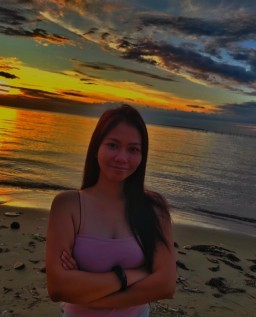 HICH:Sunsets are proof that no matter what happens, every day can end beautifully.