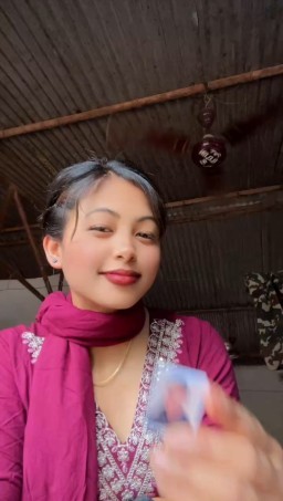 HICH:Back with a video 😘😊... Ignore background and enjoy the vibes 😎😊