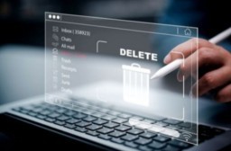 HICH:Five crucial files are about to be deleted,redirecting the cursor saves them,but it'll erase a loved one's photo.Do you redirect?
