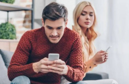 HICH:Would you be happy for your partner to see a tracking app on your phone, so they can see where you are? If you don’t have a partner,just think you did