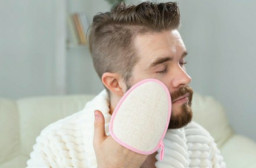 HICH:Do you care about your face? I mean the use of beauty products or keeping your face clean.