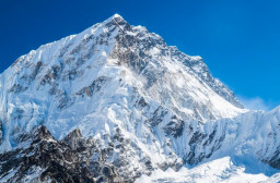 HICH:Rate the image of Mt. Everest.