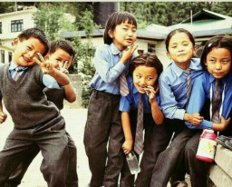 HICH:Forever young at heart, thanks to school days.Which was the funniest moment in your school days? #schoolmemories