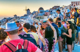 HICH:Compared to a city's residents, how much money should tourists have to pay to visit the city's attractions?