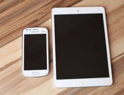 HICH:Which do you prefer for typing work, a smartphone or a tablet?